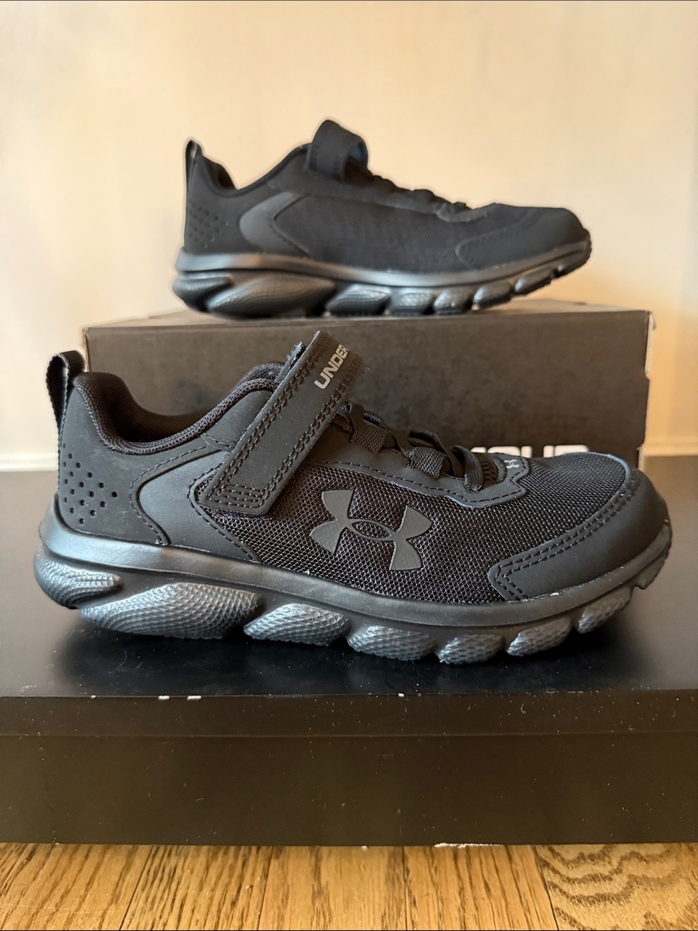 Under Armour Kids Black Lightweight Athletic Sneakers